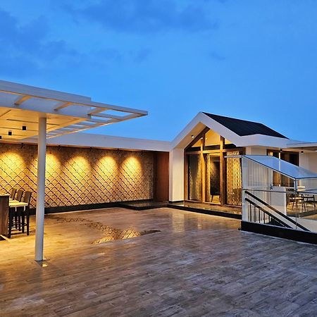 Апартаменты The Pentouz On 100 Feet Road Indiranagar - An Urban Luxury Retreat Бангалор Экстерьер фото