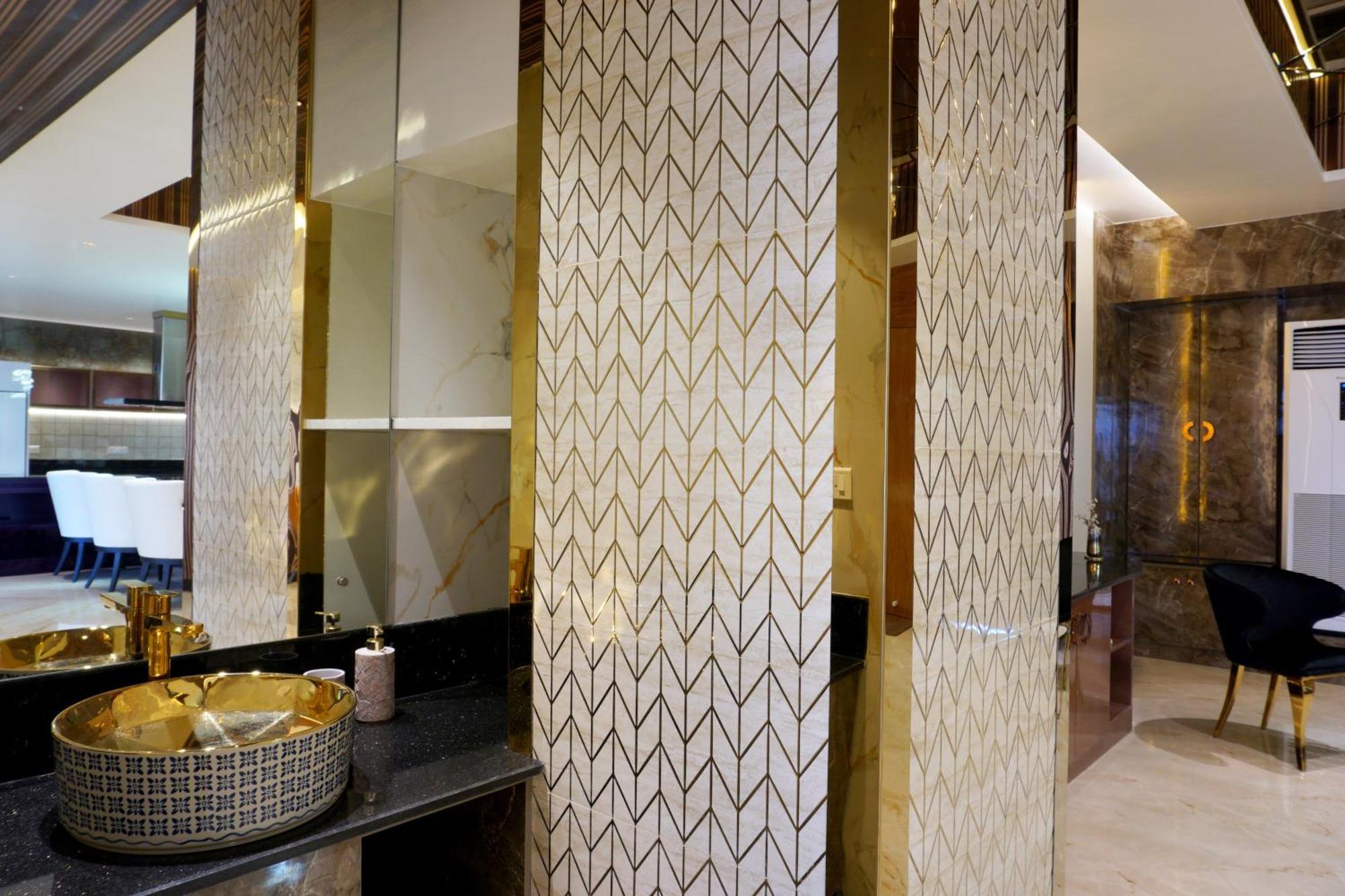 Апартаменты The Pentouz On 100 Feet Road Indiranagar - An Urban Luxury Retreat Бангалор Экстерьер фото