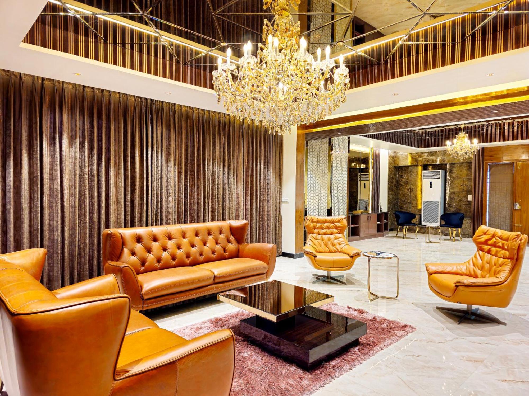Апартаменты The Pentouz On 100 Feet Road Indiranagar - An Urban Luxury Retreat Бангалор Экстерьер фото