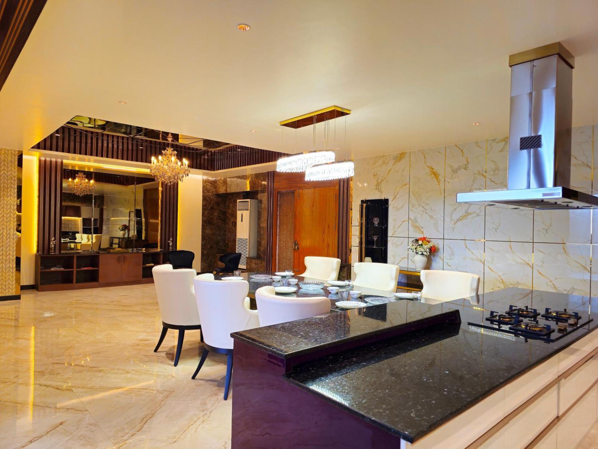 Апартаменты The Pentouz On 100 Feet Road Indiranagar - An Urban Luxury Retreat Бангалор Экстерьер фото