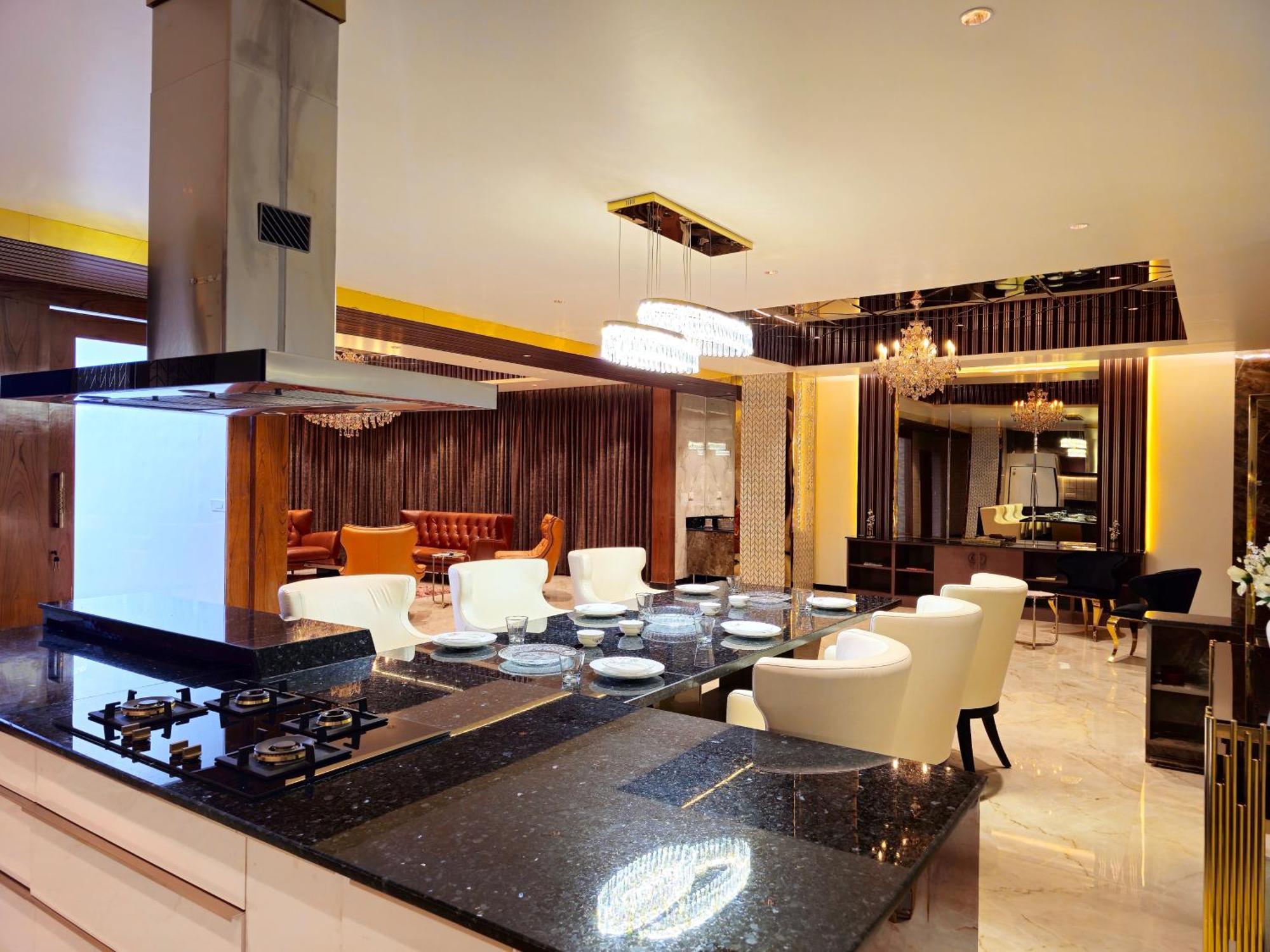 Апартаменты The Pentouz On 100 Feet Road Indiranagar - An Urban Luxury Retreat Бангалор Экстерьер фото