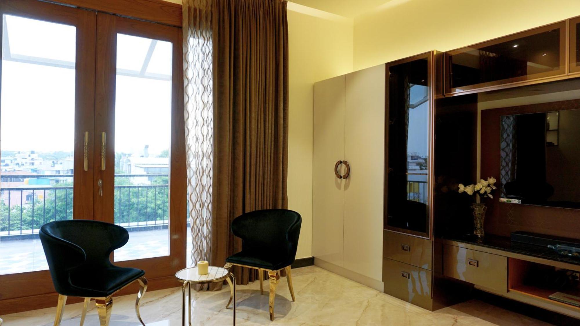 Апартаменты The Pentouz On 100 Feet Road Indiranagar - An Urban Luxury Retreat Бангалор Экстерьер фото